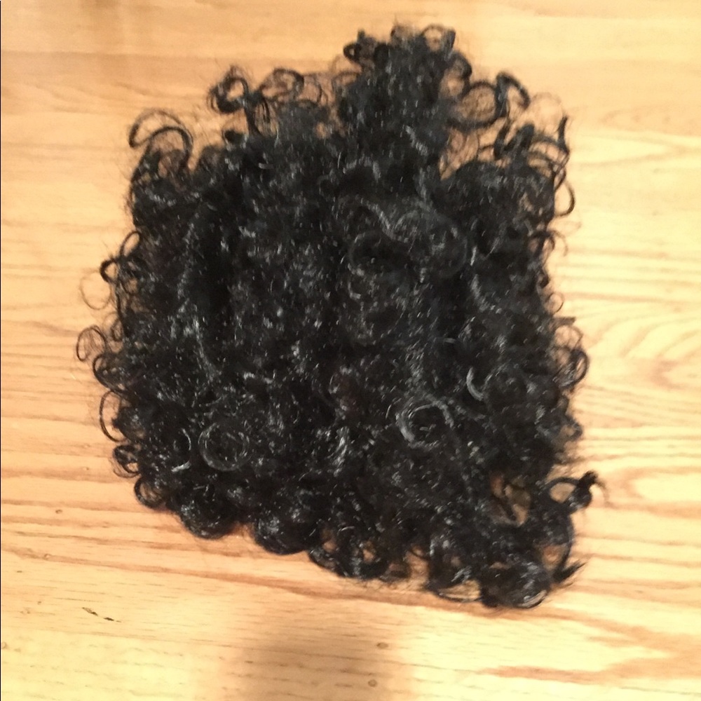 Curly black wig